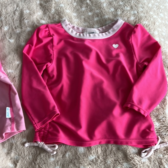 Set of 2 baby girl rashguards i play. And old navy (18/12-18 months) - Picture 3 of 5